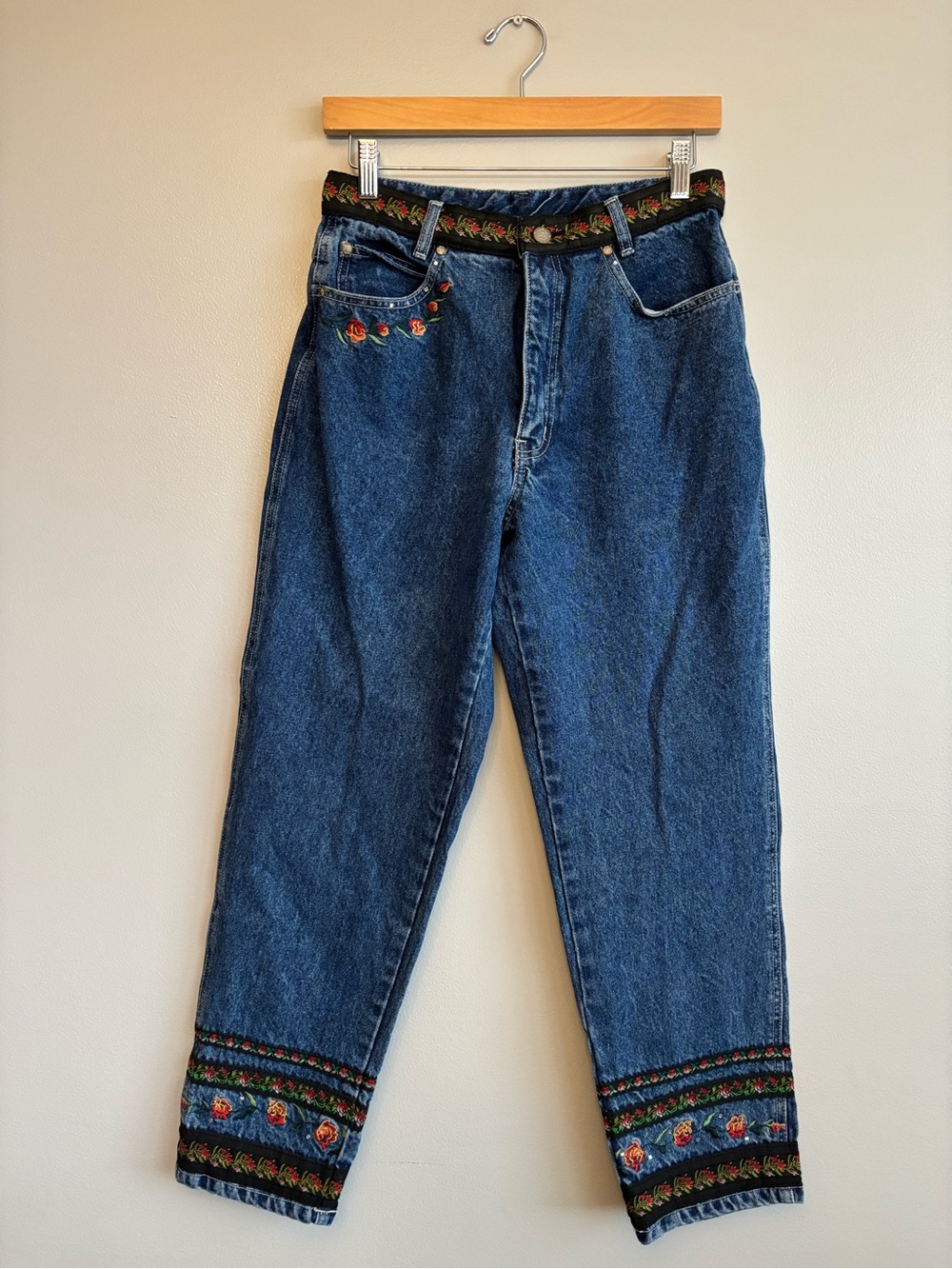 Vintage Bill Blass Floral Embroidered Jeans High-Waisted Mom 90’s Jeans 8 Petite